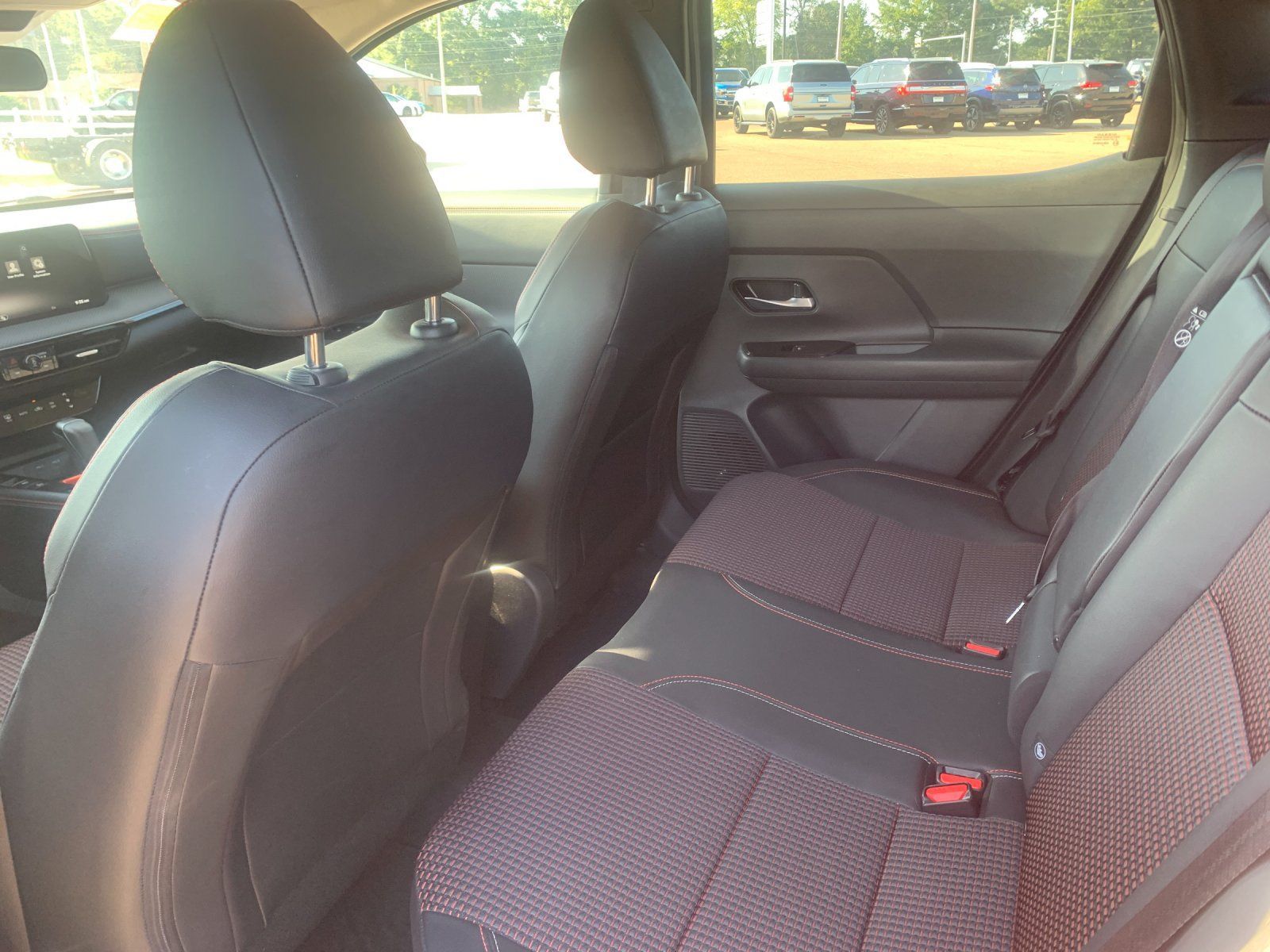 Used 2026 Nissan Kicks SR FWD image 15