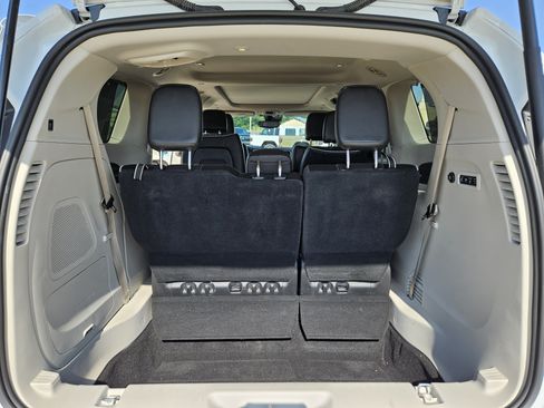 Used 2022 Chrysler Pacifica Limited FWD image 15