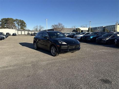 Used 2019 Porsche Cayenne Base image 3