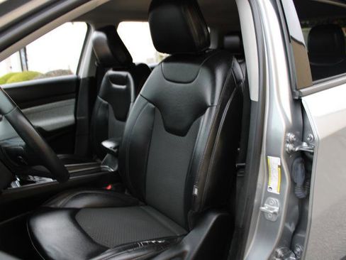 Used 2022 Jeep Compass Latitude FWD image 12