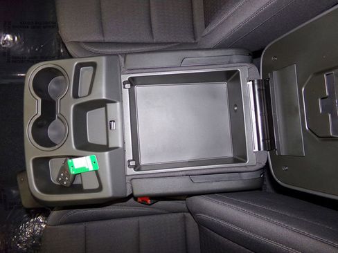 New 2025 Chevrolet Suburban LS image 18