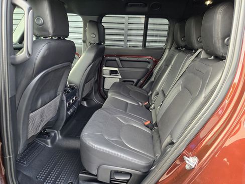 Used 2023 Land Rover Defender 130 SE AWD/4WD image 10