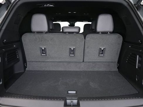 New 2025 Chevrolet Traverse High Country FWD image 41
