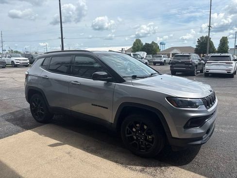 Used 2023 Jeep Compass Latitude w/ Convenience Group AWD/4WD image 8