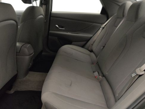 Used 2025 Hyundai Elantra SE FWD image 18