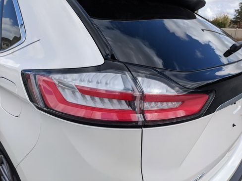 Used 2019 Ford Edge Titanium image 13