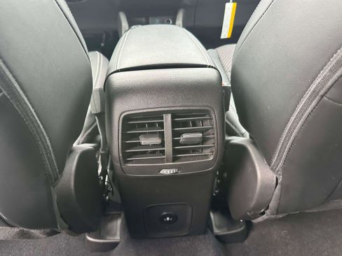 Used 2023 Ford Escape SE image 11