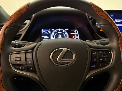 Used 2023 Lexus ES 250 w/ Premium Package AWD/4WD image 17