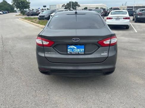Used 2016 Ford Fusion SE w/ Equipment Group 202A FWD image 4