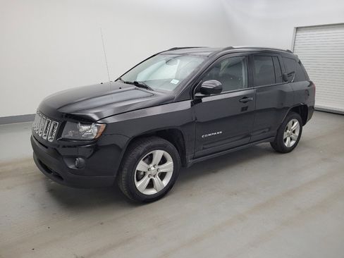 Used 2016 Jeep Compass Latitude AWD/4WD image 2