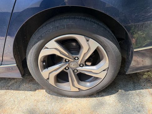 Used 2020 Honda Accord EX image 10