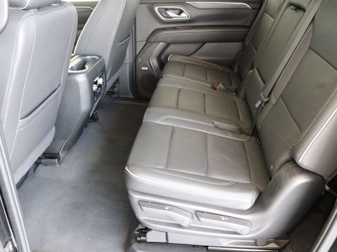 Used 2024 GMC Yukon XL SLT AWD/4WD image 16