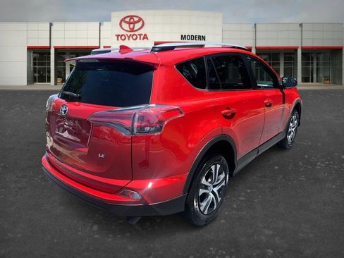 Used 2017 Toyota RAV4 LE FWD image 5