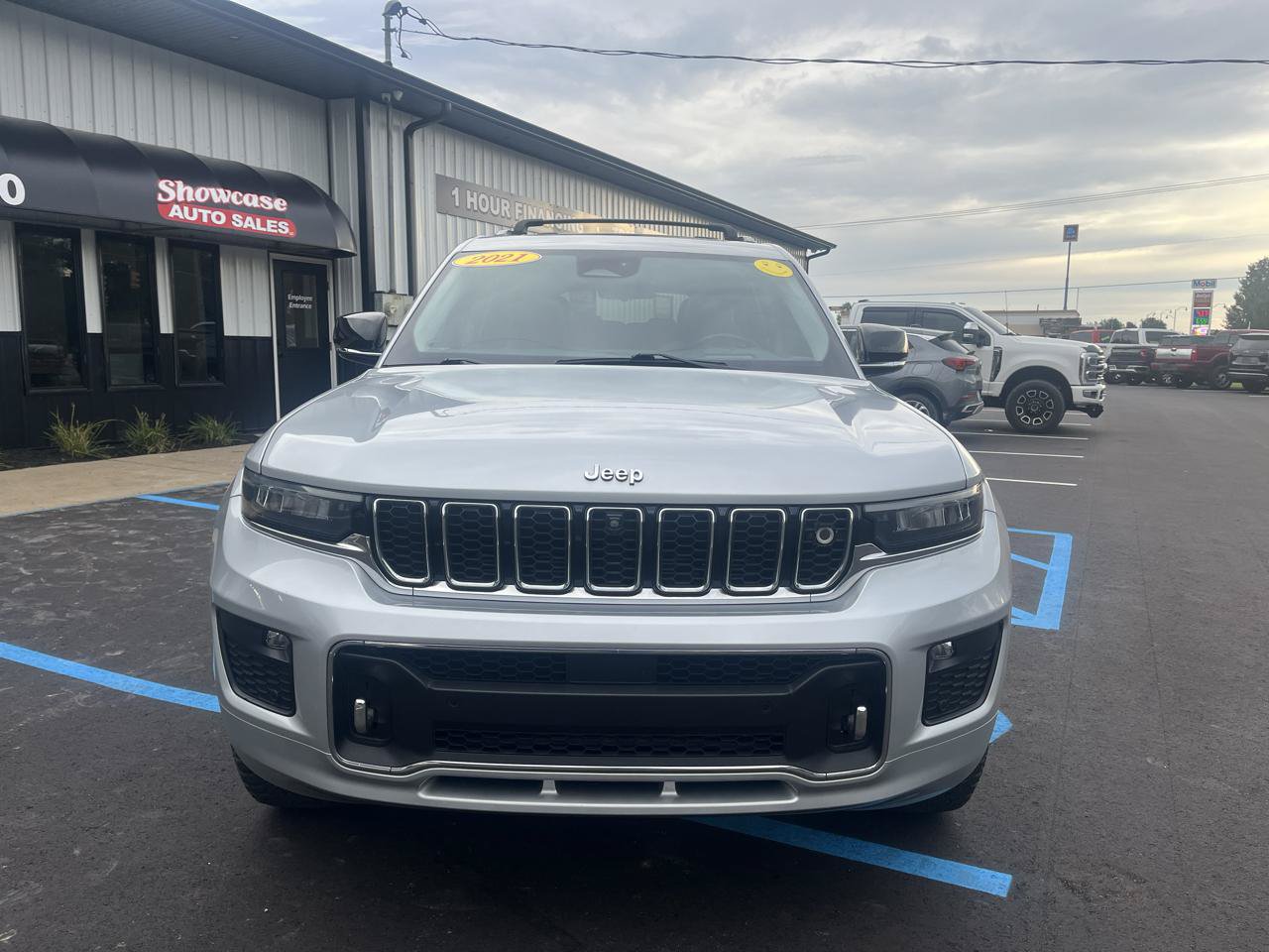 Used 2021 Jeep Grand Cherokee L Overland w/ Advanced Protech Group III AWD/4WD image 2