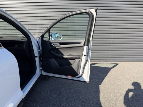 Certified 2024 Porsche Macan image 19