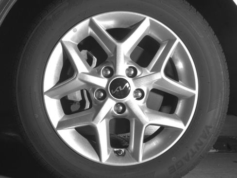 Used 2025 Kia Soul LX w/ LX Technology Package FWD image 12