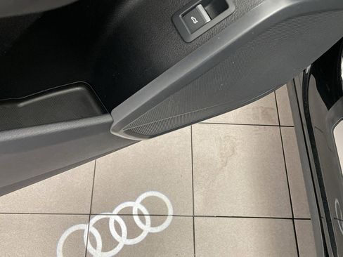 Used 2023 Audi Q5 2.0T Premium w/ Convenience Package image 12