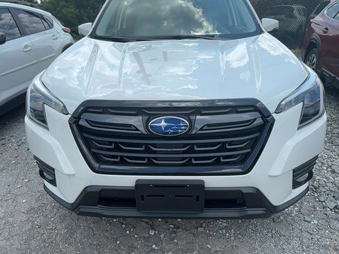 Used 2023 Subaru Forester Limited image 2