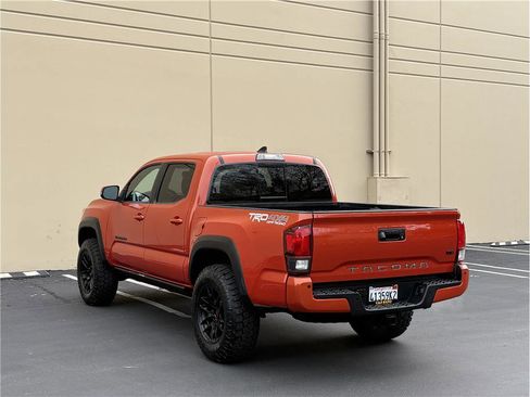 Used 2018 Toyota Tacoma TRD Off-Road image 5
