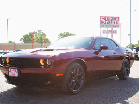 Used 2019 Dodge Challenger SXT w/ Blacktop Package RWD image 7