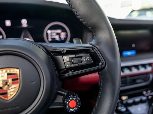 Used 2025 Porsche 911 Carrera image 32