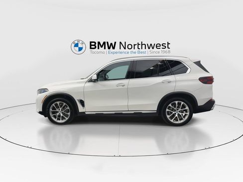 Used 2025 BMW X5 xDrive40i w/ Parking Assistance Package AWD/4WD image 11