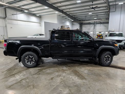 Used 2021 Toyota Tacoma TRD Off-Road w/ TRD Premium Off Road Package image 2