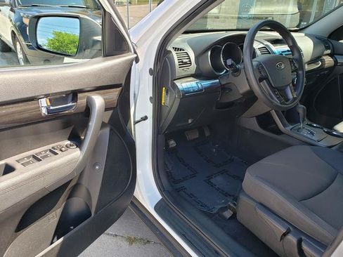 Used 2013 Kia Sorento LX w/ Value Pkg FWD image 10