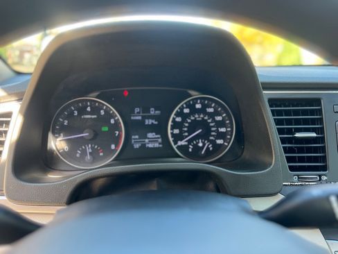 Used 2017 Hyundai Elantra SE image 6