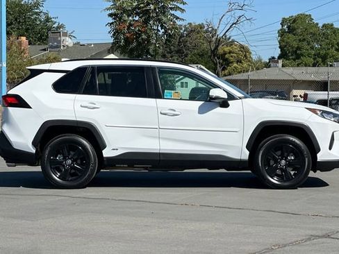 Used 2022 Toyota RAV4 LE image 3