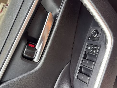 Used 2020 Toyota RAV4 XLE FWD image 18