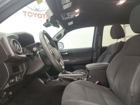 Used 2019 Toyota Tacoma TRD Off-Road w/ Technology Package image 14