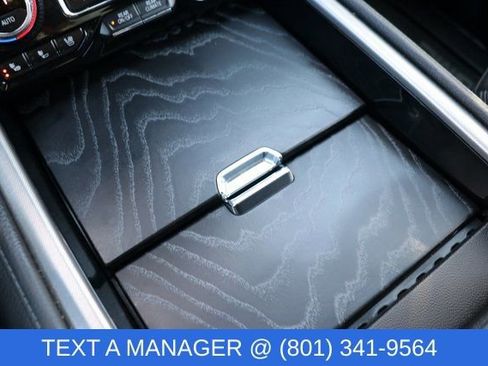 Used 2024 GMC Yukon XL Denali image 31