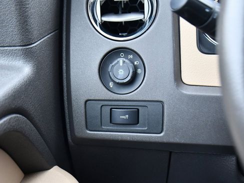 Used 2011 Ford F150 XLT w/ XLT Convenience Pkg image 26