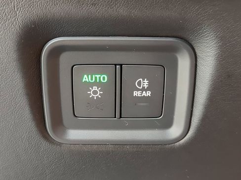 Used 2025 Porsche Cayenne GTS AWD/4WD image 27