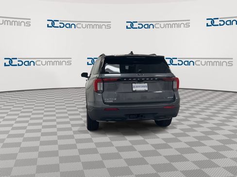Used 2025 Ford Explorer Active AWD/4WD image 7