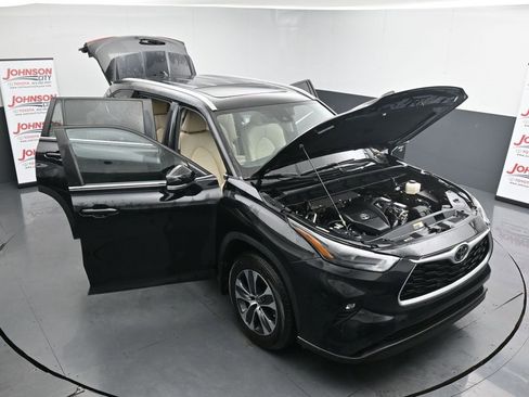 Used 2023 Toyota Highlander XLE image 47