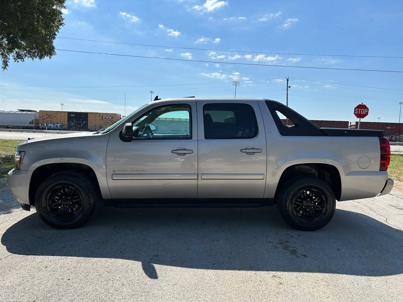 Used 2007 Chevrolet Avalanche LT w/ LT Preferred Equipment Group RWD image 3