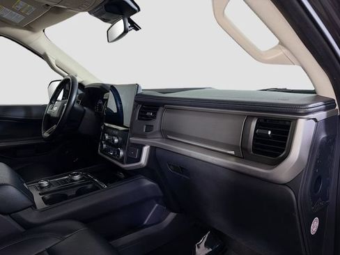 Used 2024 Ford Expedition Max XLT image 32