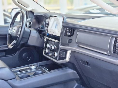 Used 2024 Ford Expedition Max XLT image 13