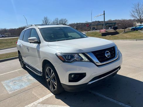 Used 2019 Nissan Pathfinder Platinum image 4