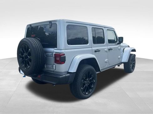 Used 2024 Jeep Wrangler Unlimited Sahara AWD/4WD image 7