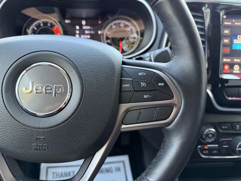 Used 2019 Jeep Cherokee Limited image 24