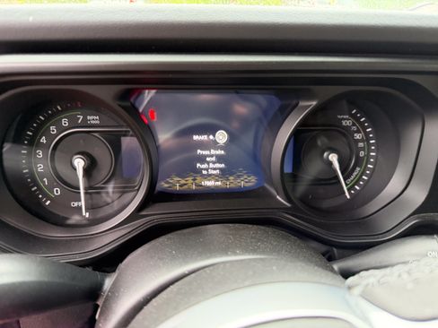 Used 2025 Jeep Wrangler Unlimited Sahara w/ Safety Group AWD/4WD image 5