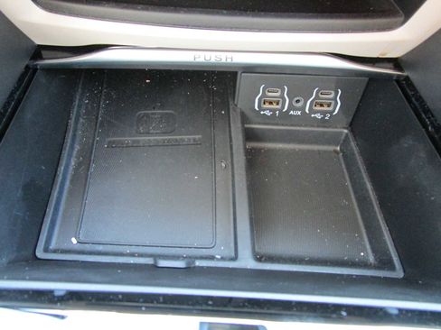 Certified 2024 Chrysler Pacifica Limited image 37