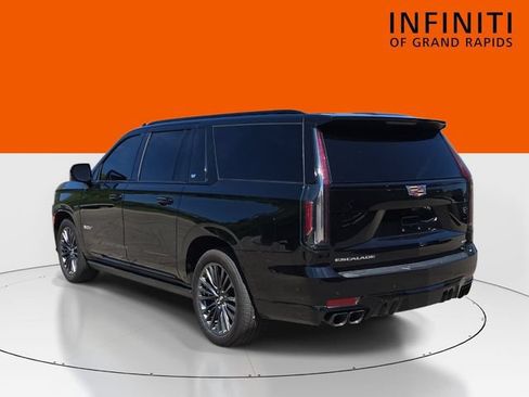 Used 2023 Cadillac Escalade ESV V w/ LPO, Floor Liner Package AWD/4WD image 7