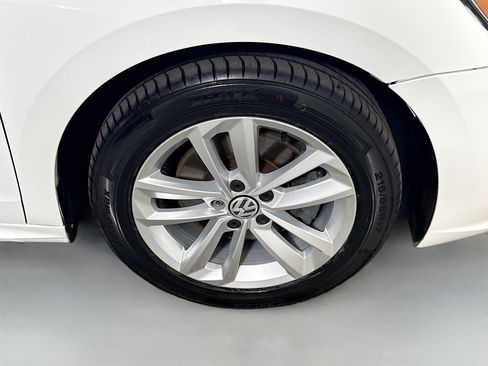 Used 2020 Volkswagen Passat 2.0T SE image 32