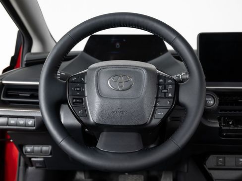 Used 2025 Toyota Prius XLE image 30