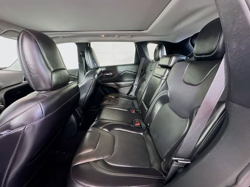 Used 2019 Jeep Cherokee Limited image 24