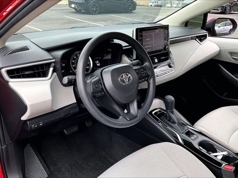 Used 2021 Toyota Corolla LE image 17